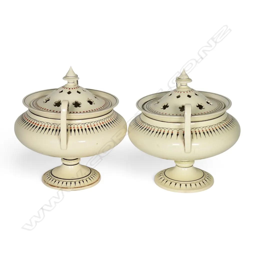 A pair of 18thC creamware lidded potpourri pots, Image 1++