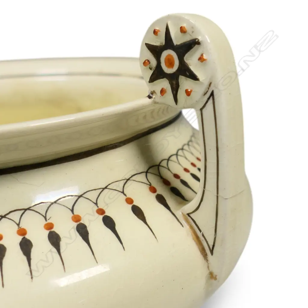 A pair of 18thC creamware lidded potpourri pots, Image 1++