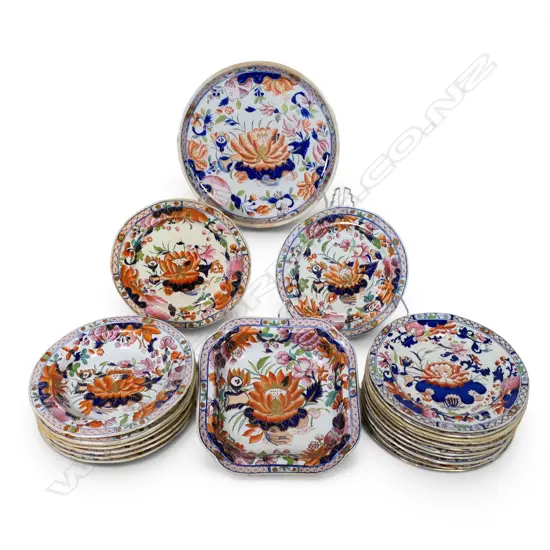 A George III / George IV Mason’s Ironstone uncommon ‘Water Lily’ Pattern china set of twenty-two plates and bowls,
