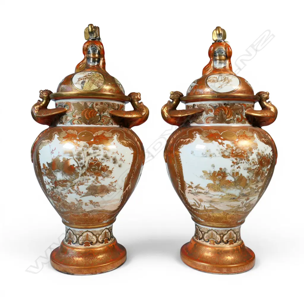 A pair of 19thC Japanese Kutani lidded urns, Image 1++