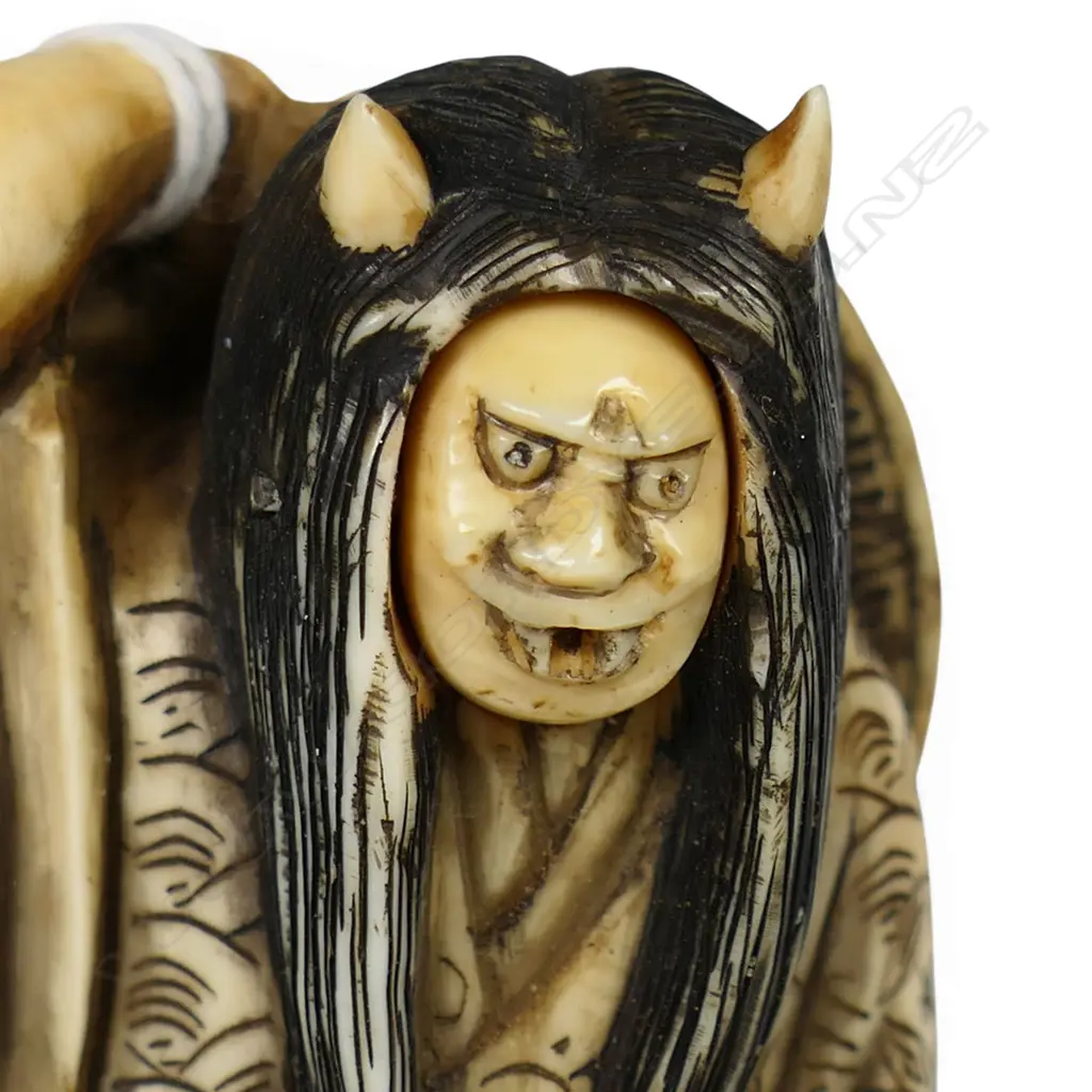 An early 20thC Japanese carved ivory okimono figure of a revolving head Noh actor, Image 1++