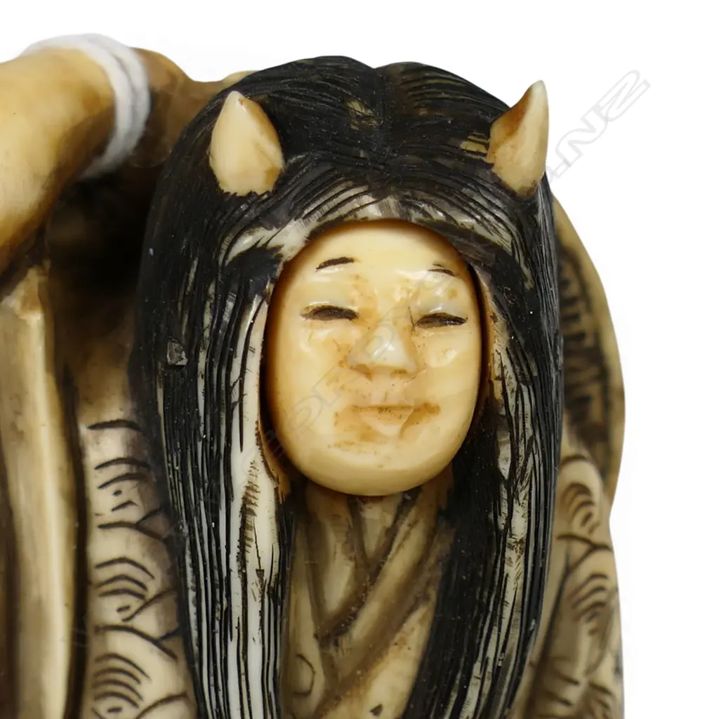 An early 20thC Japanese carved ivory okimono figure of a revolving head Noh actor, Image 1++