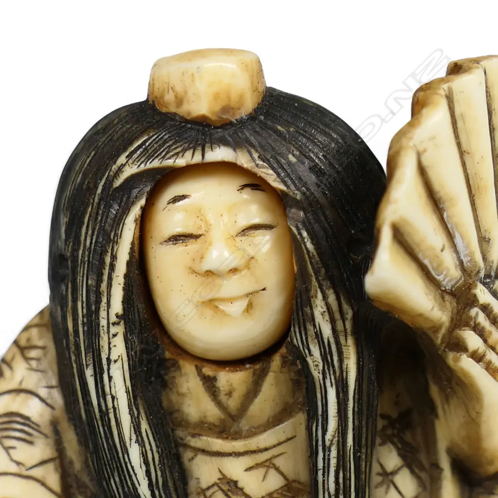 An early 20thC Japanese carved ivory okimono figure of a revolving head Noh actor, Image 1++