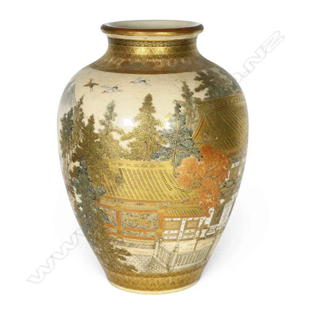 A large Meiji period Satsuma vase, Image 1++