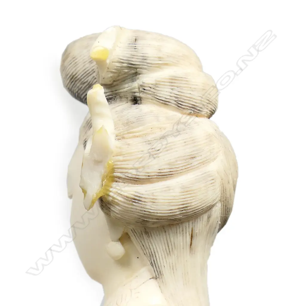 A tall carved solid ivory figurine of Guanyin, Image 1++