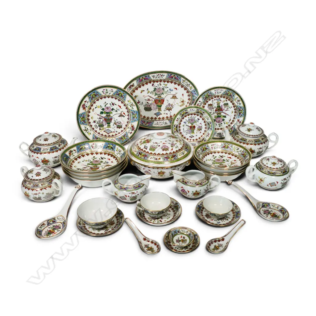 A Chinese large famille rose dinner service, Image 1++