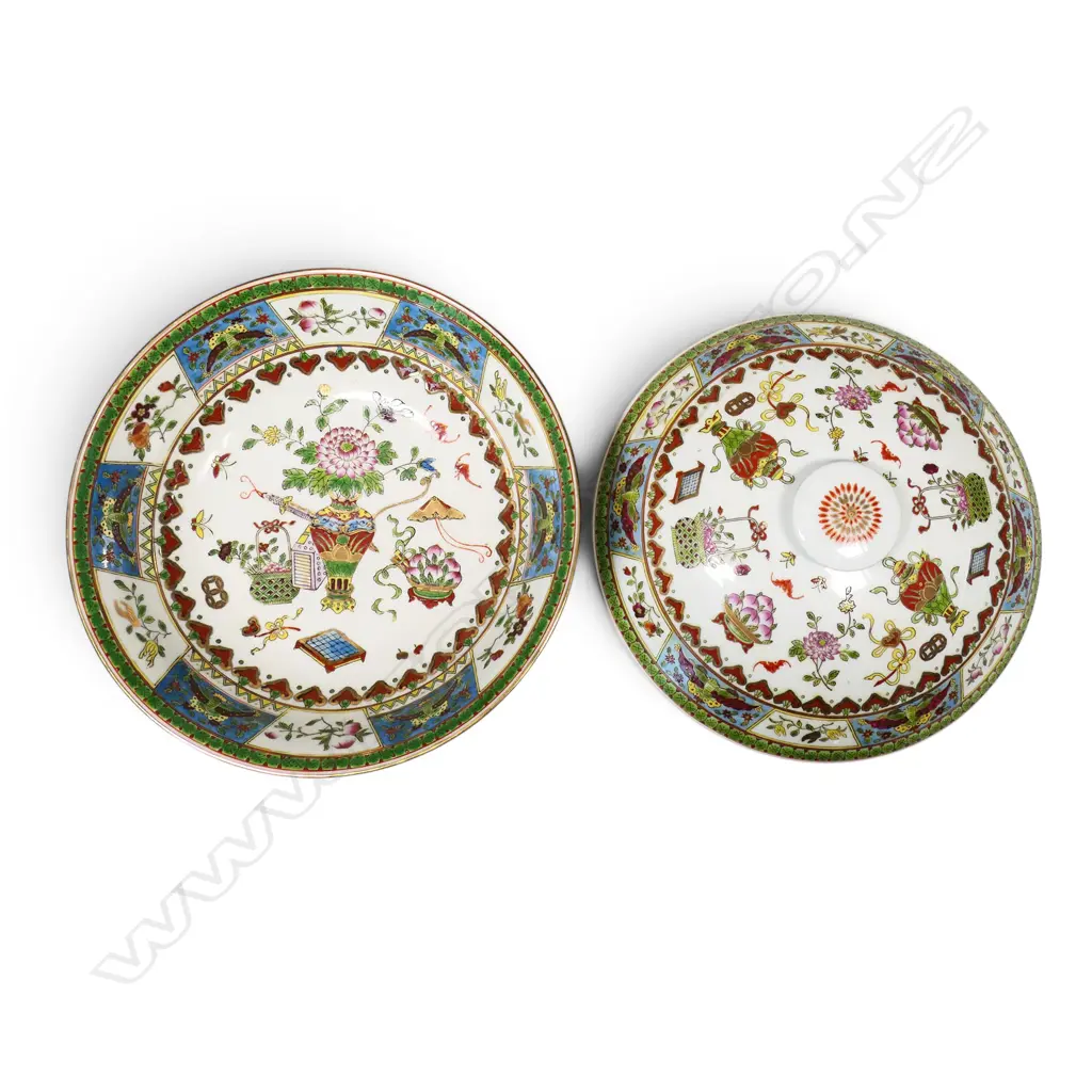 A Chinese large famille rose dinner service, Image 1++