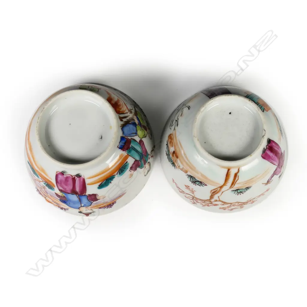 A pair of 18thC famile rose tea bowls, Image 1++