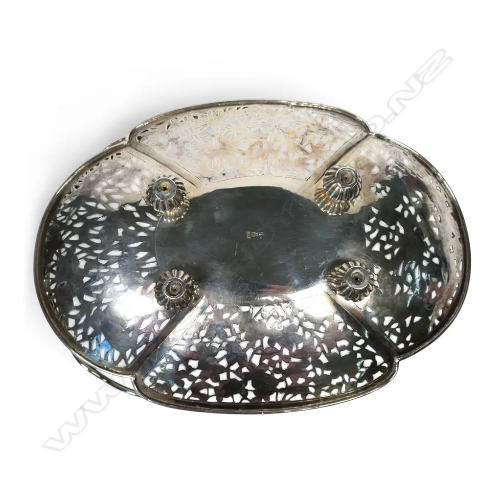 A Wang Hing c.1900 Chinese silver basket, Image 1++