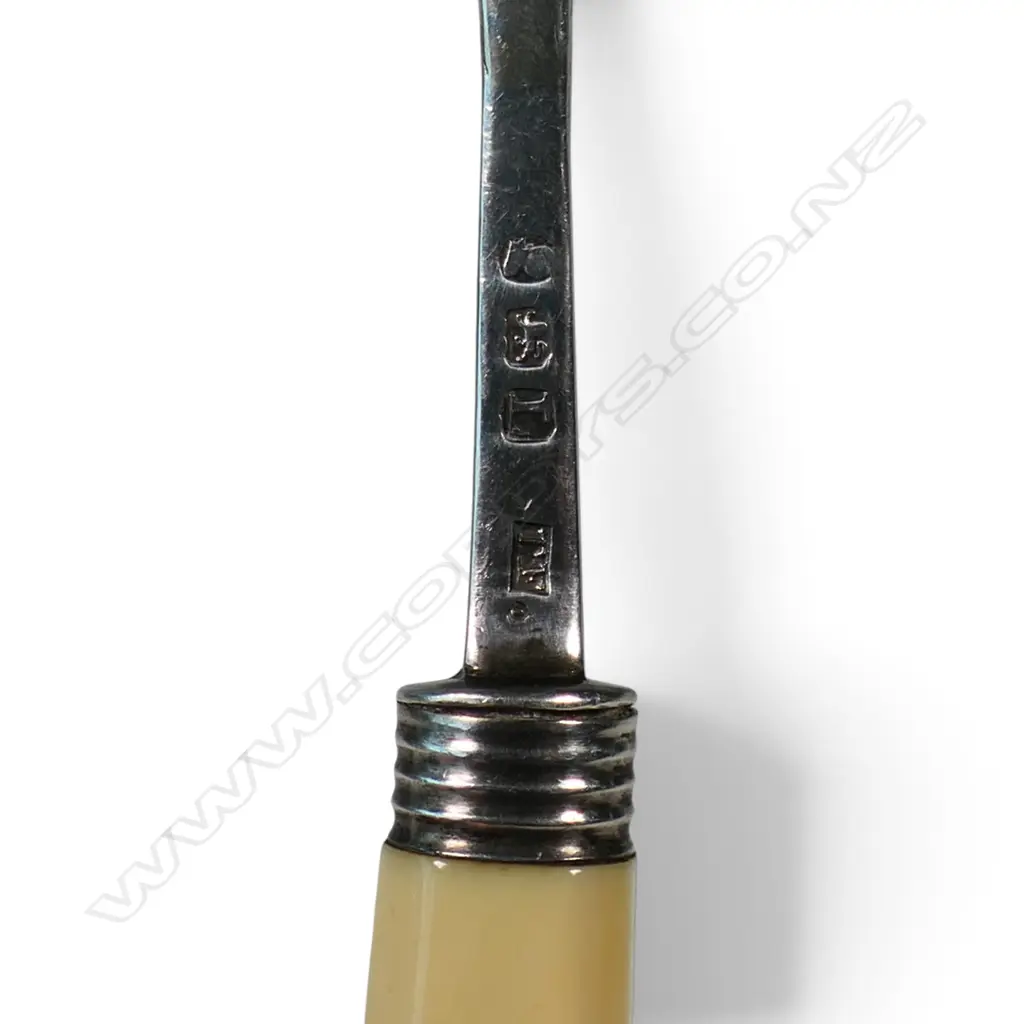 A George III silver bladed stilton cheese scoop, Image 1++