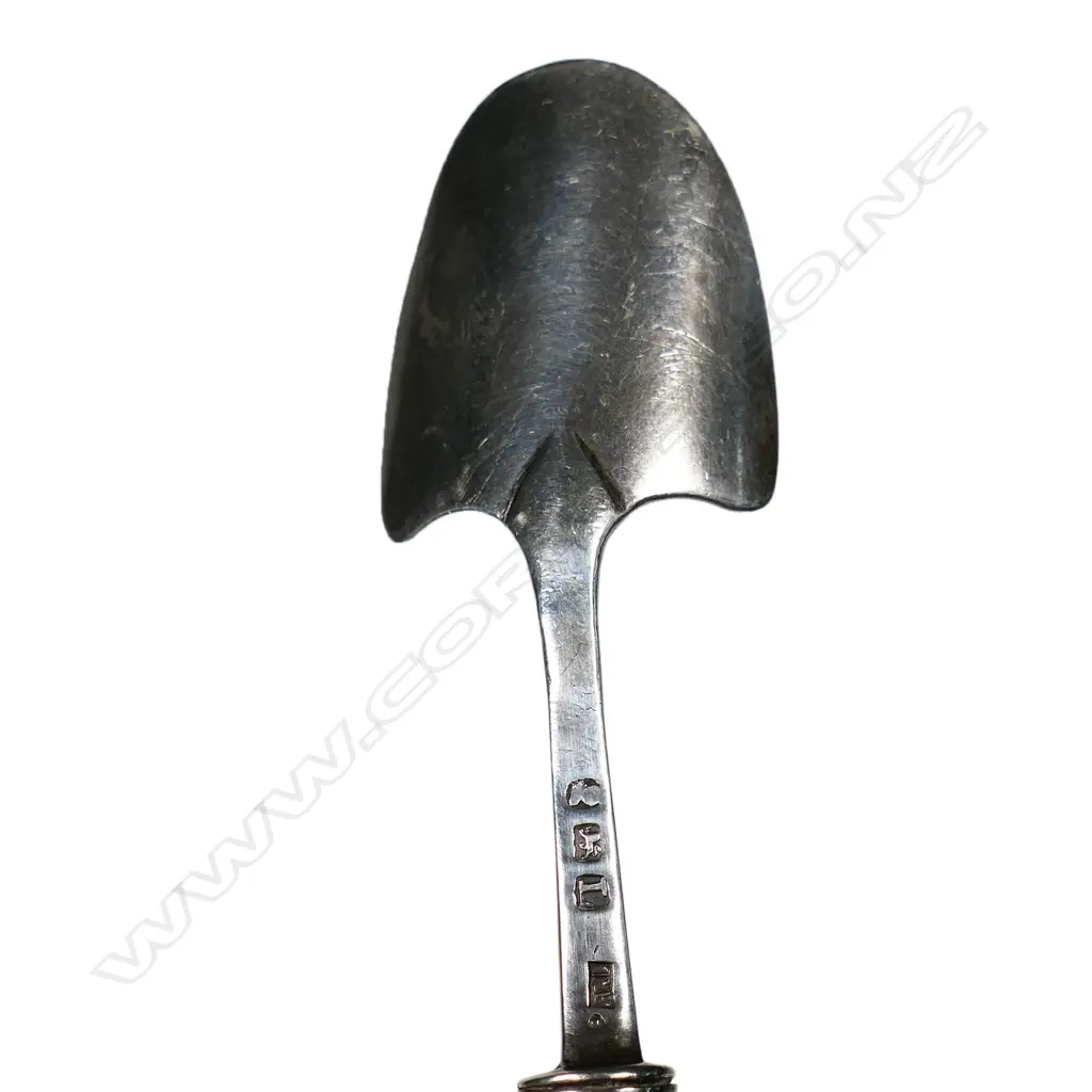 A George III silver bladed stilton cheese scoop, Image 1++