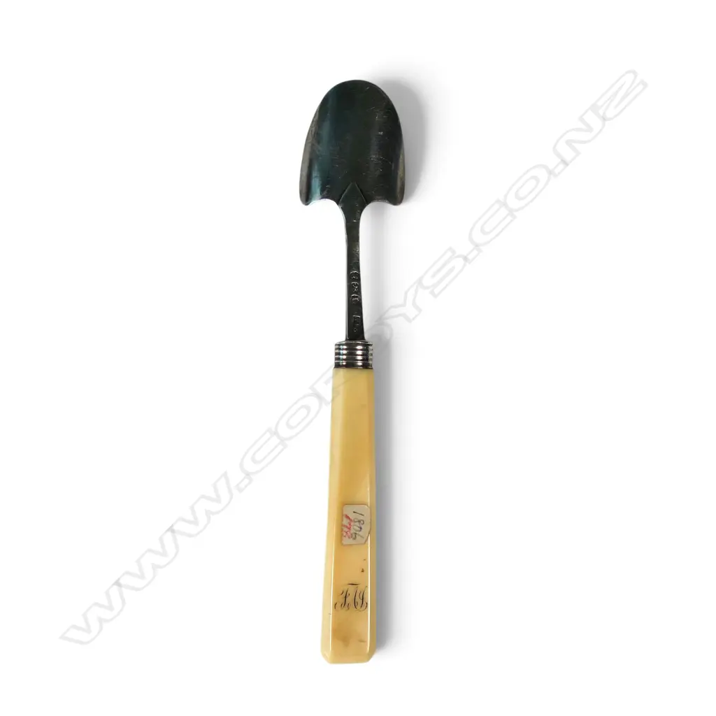 A George III silver bladed stilton cheese scoop, Image 1++