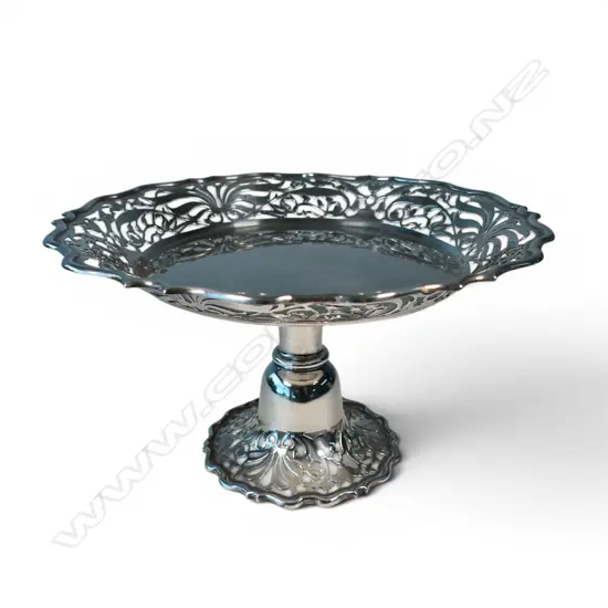 A quality elegant silver tazza,