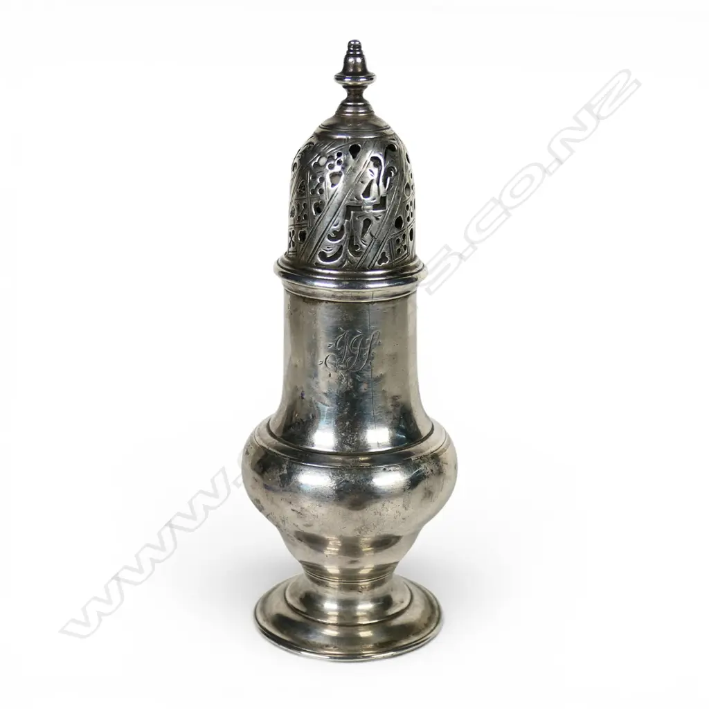 An early George III silver castor, Image 1++