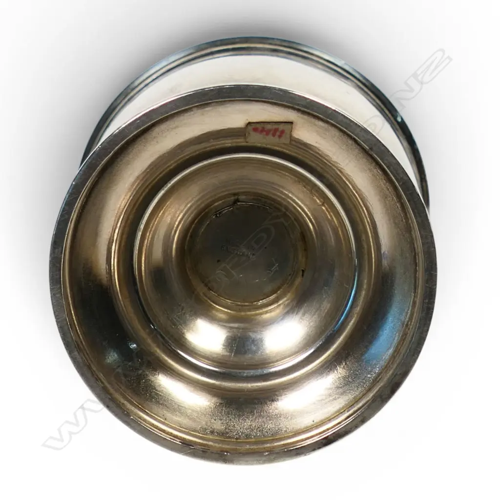 A mid 20thC silver large castor, Image 1++