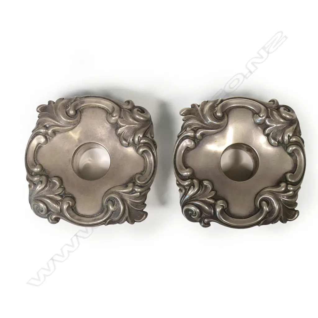 A pair of large loaded silver column candlesticks, Image 1++