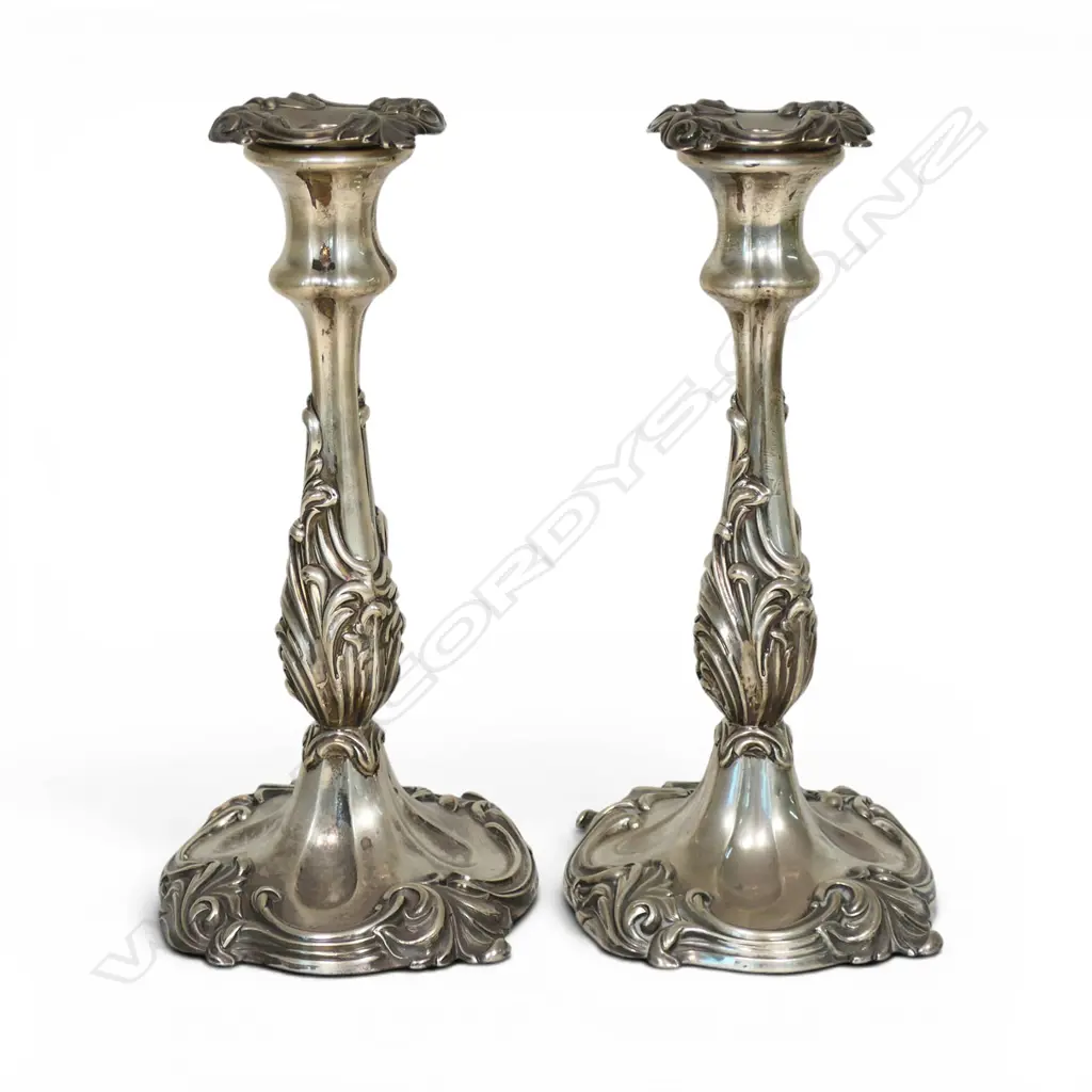 A pair of large loaded silver column candlesticks, Image 1++