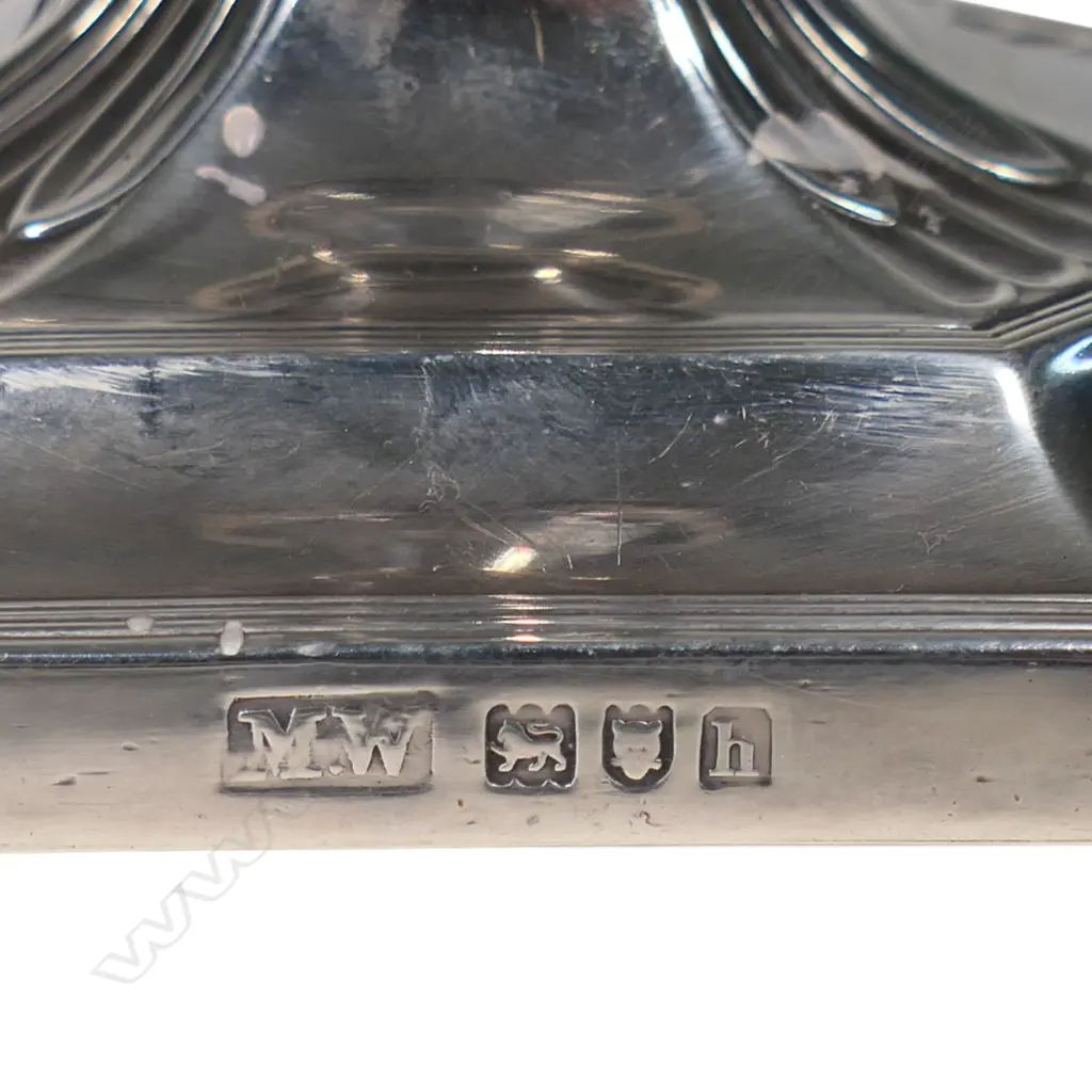 A pair of Edwardian silver column candlesticks, Image 1++