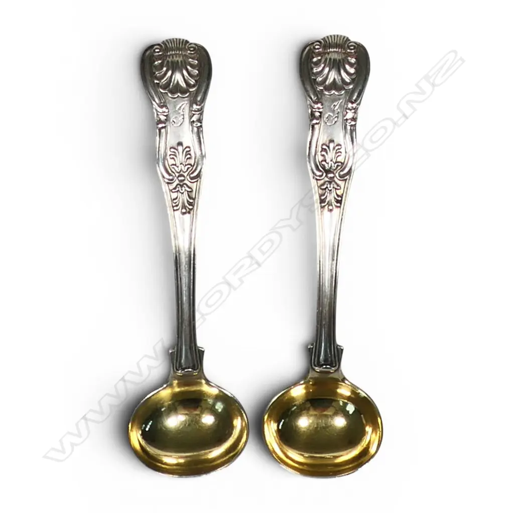 A pair of George IV silver salt spoons, Image 1++