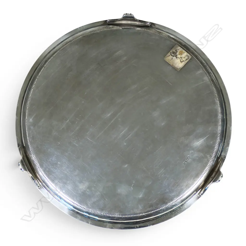 An impressive Victorian silver large and heavy salver, Image 1++