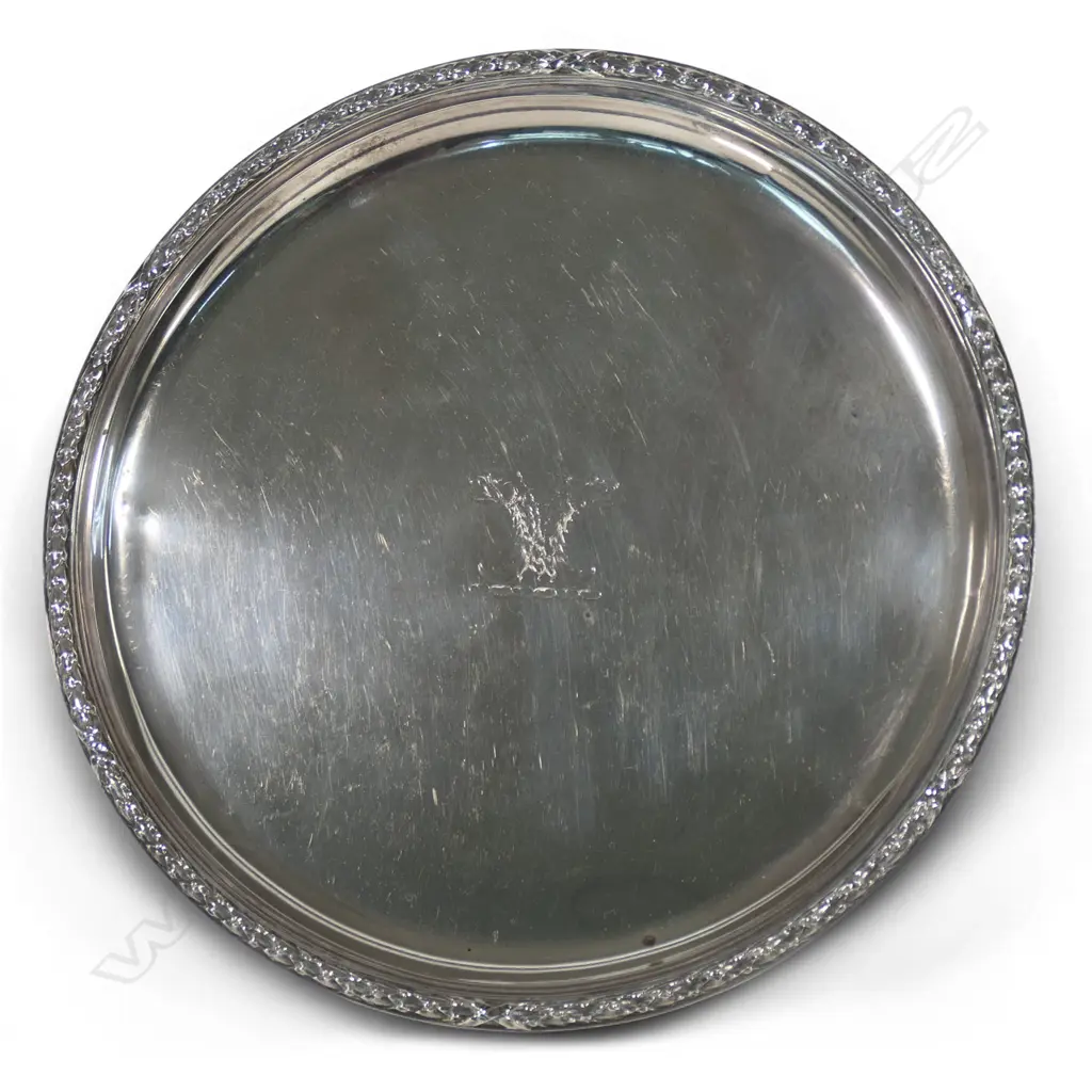 An elegant 19thC French silver salver, Image 1++