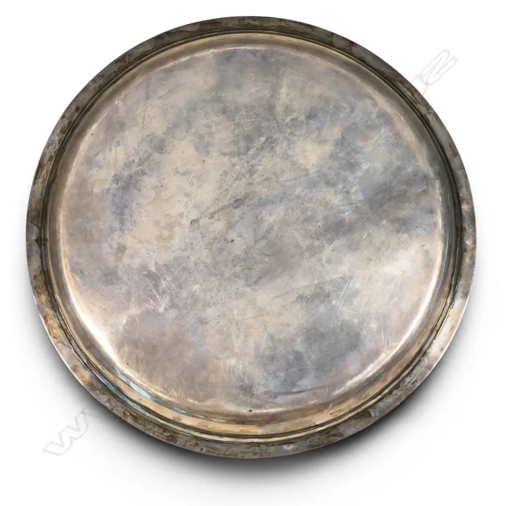 An elegant 19thC French silver salver, Image 1++