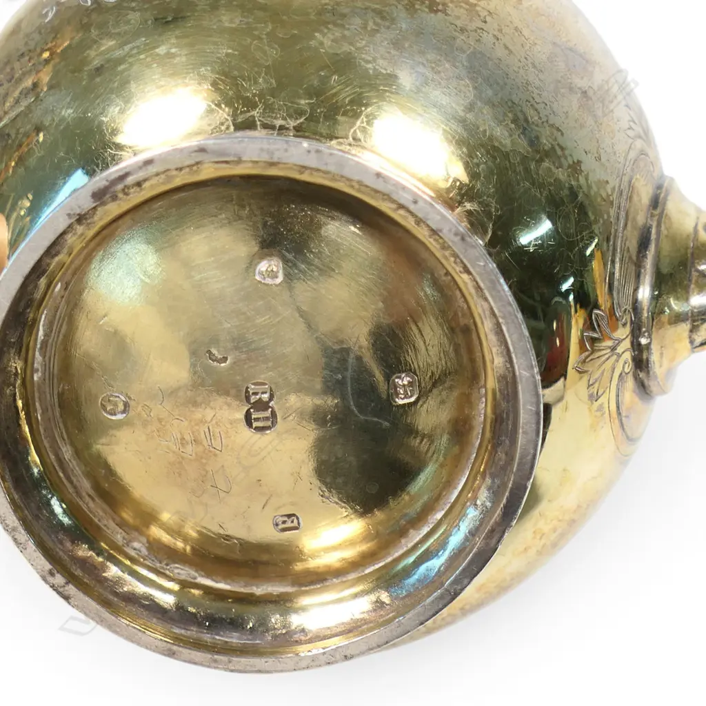 A Victorian silver George I-style bullet teapot, Image 1++