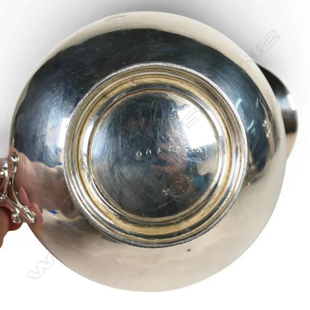 An early 20thC silver milk jug, Image 1++