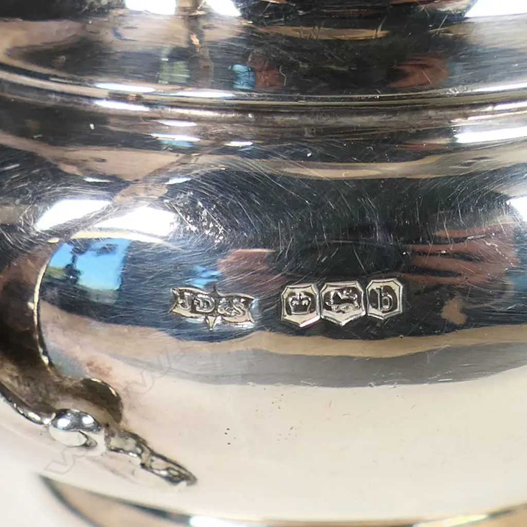 An early 20thC silver milk jug, Image 1++
