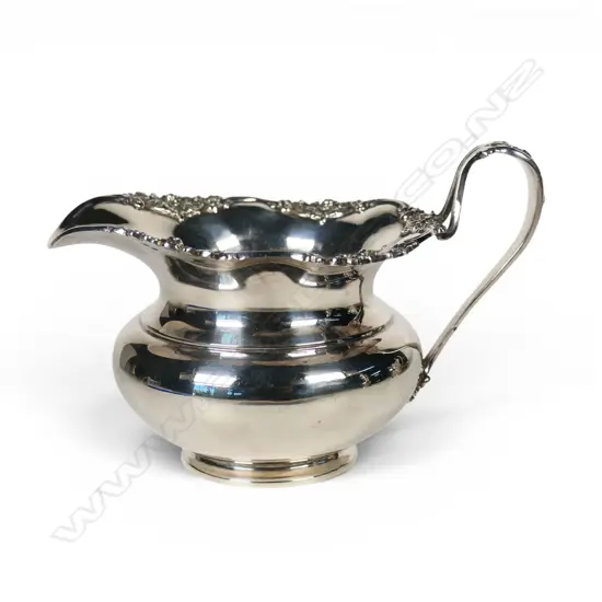 An early 20thC silver milk jug,