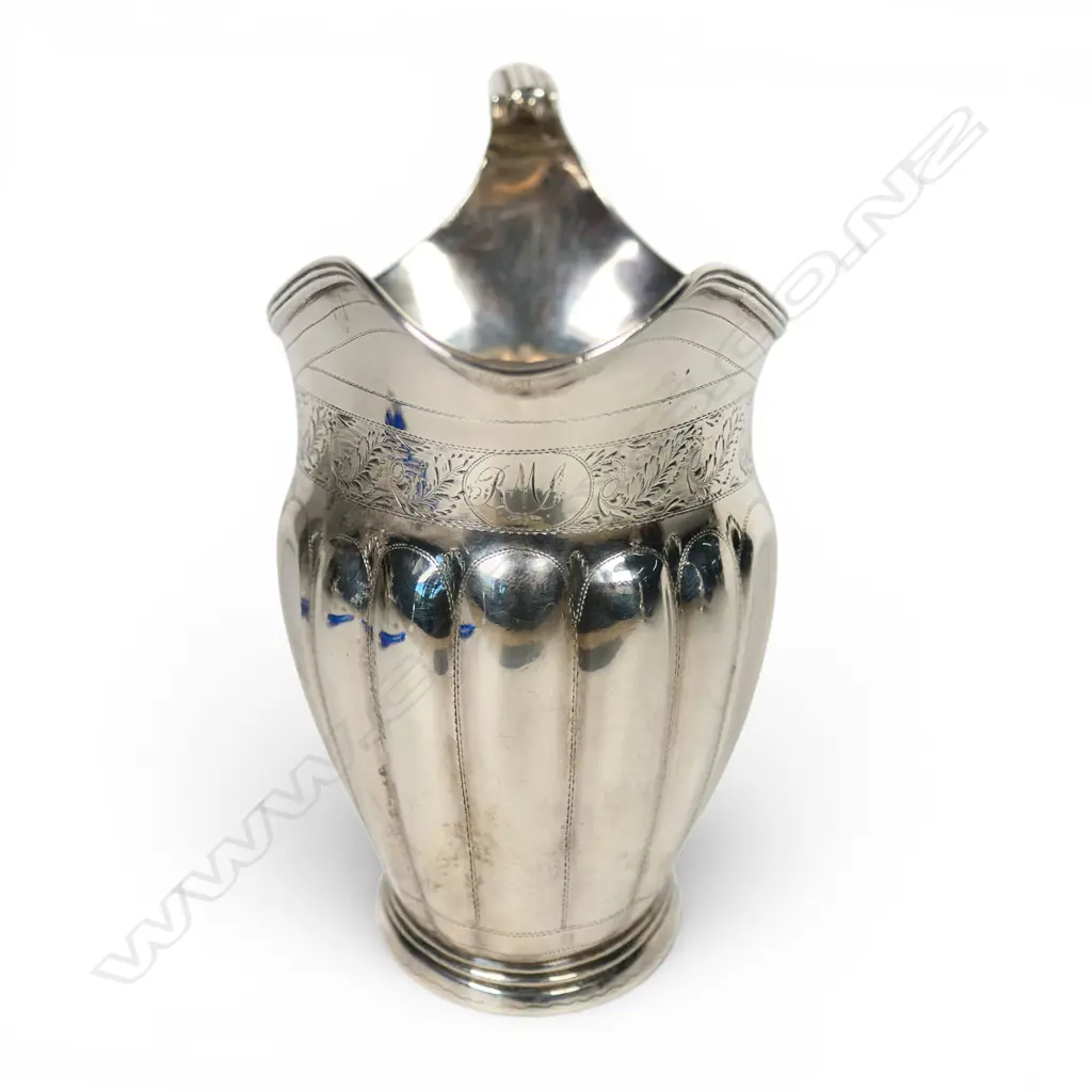 A George III silver flat bottom cream jug, Image 1++