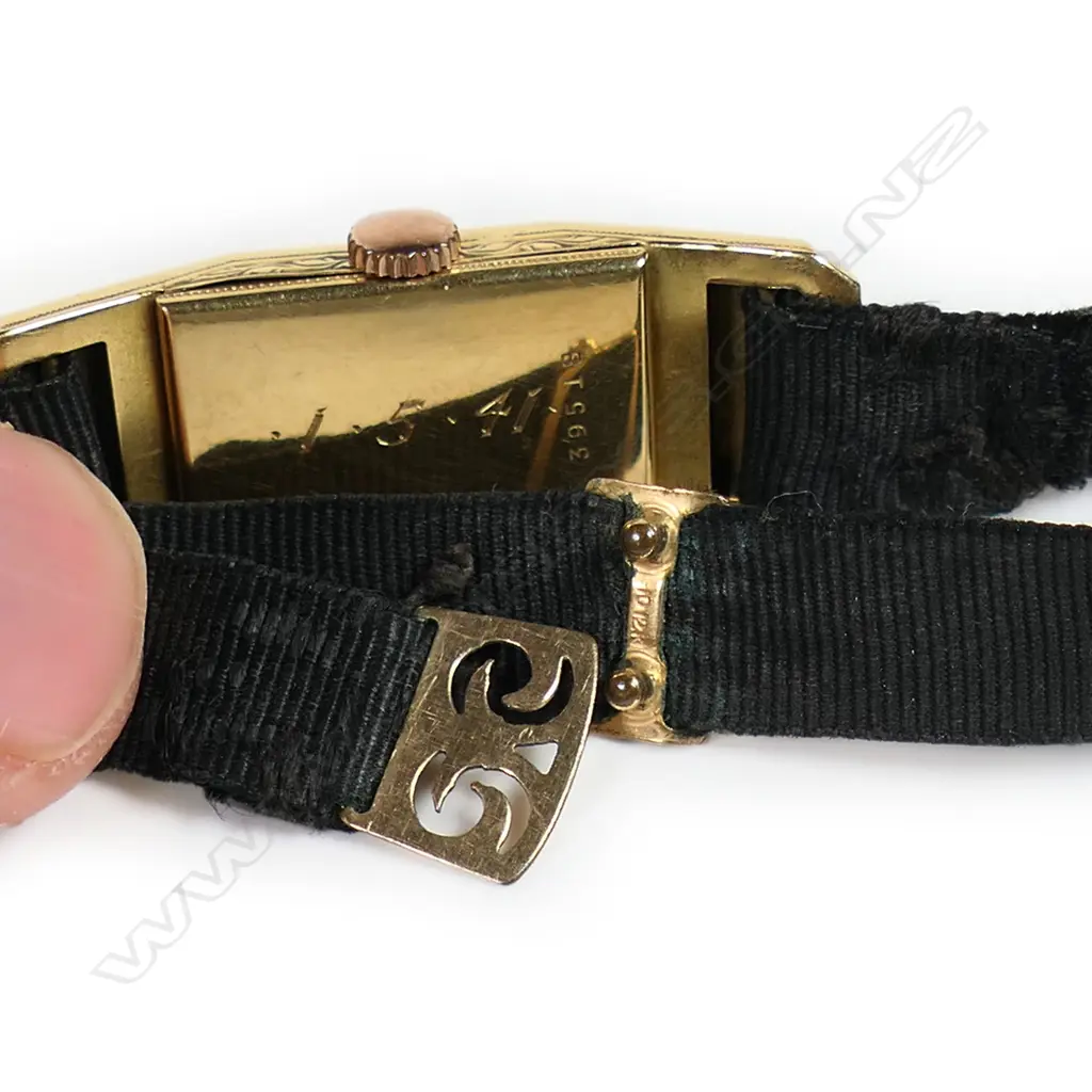 An Art Deco French 'Peak' 18ct yellow gold and enamelled ladies wristwatch, Image 1++