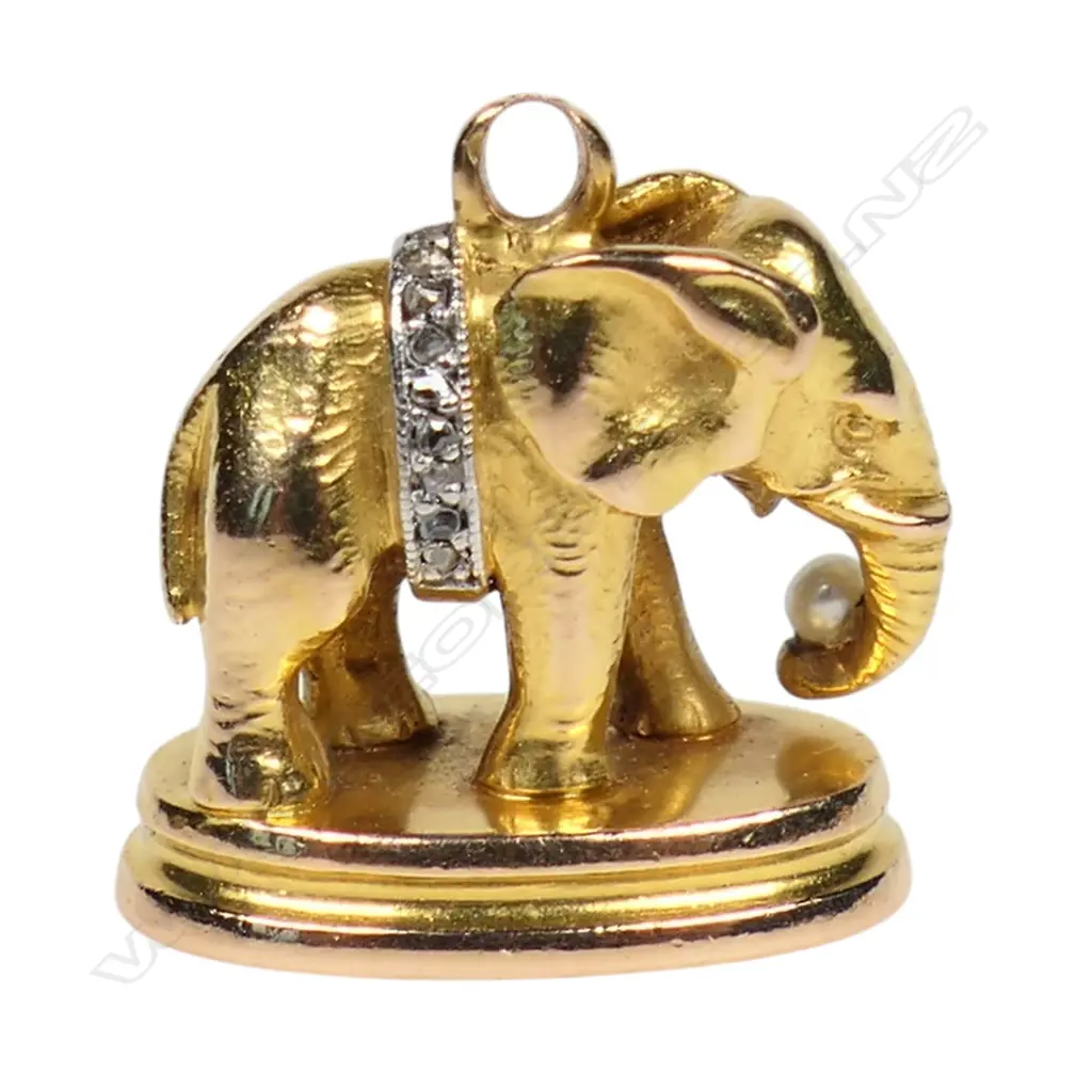 An early 20thC 18ct gold and diamond set elephant seal, Image 1++