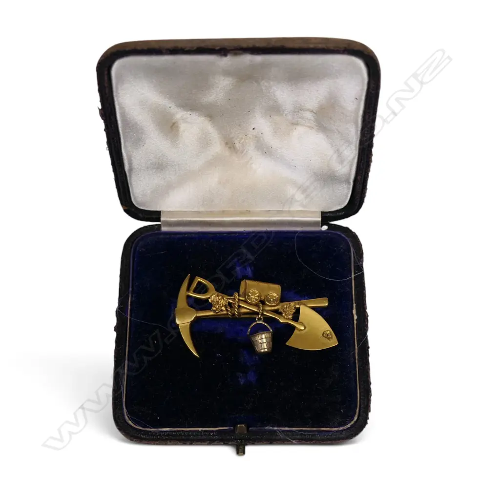 A c.1900 9ct gold miner's brooch, Image 1++
