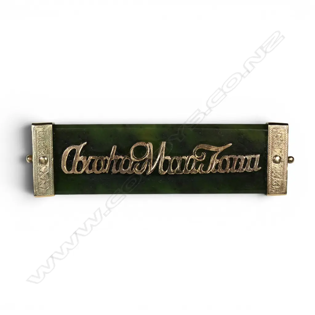 A late-19thC 9ct gold and pounamu brooch 'Aroha Mau Tonu', Image 1++