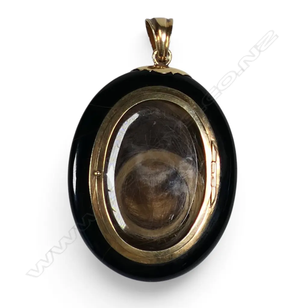 A Victorian 15ct gold and onyx mourning pendant, Image 1++