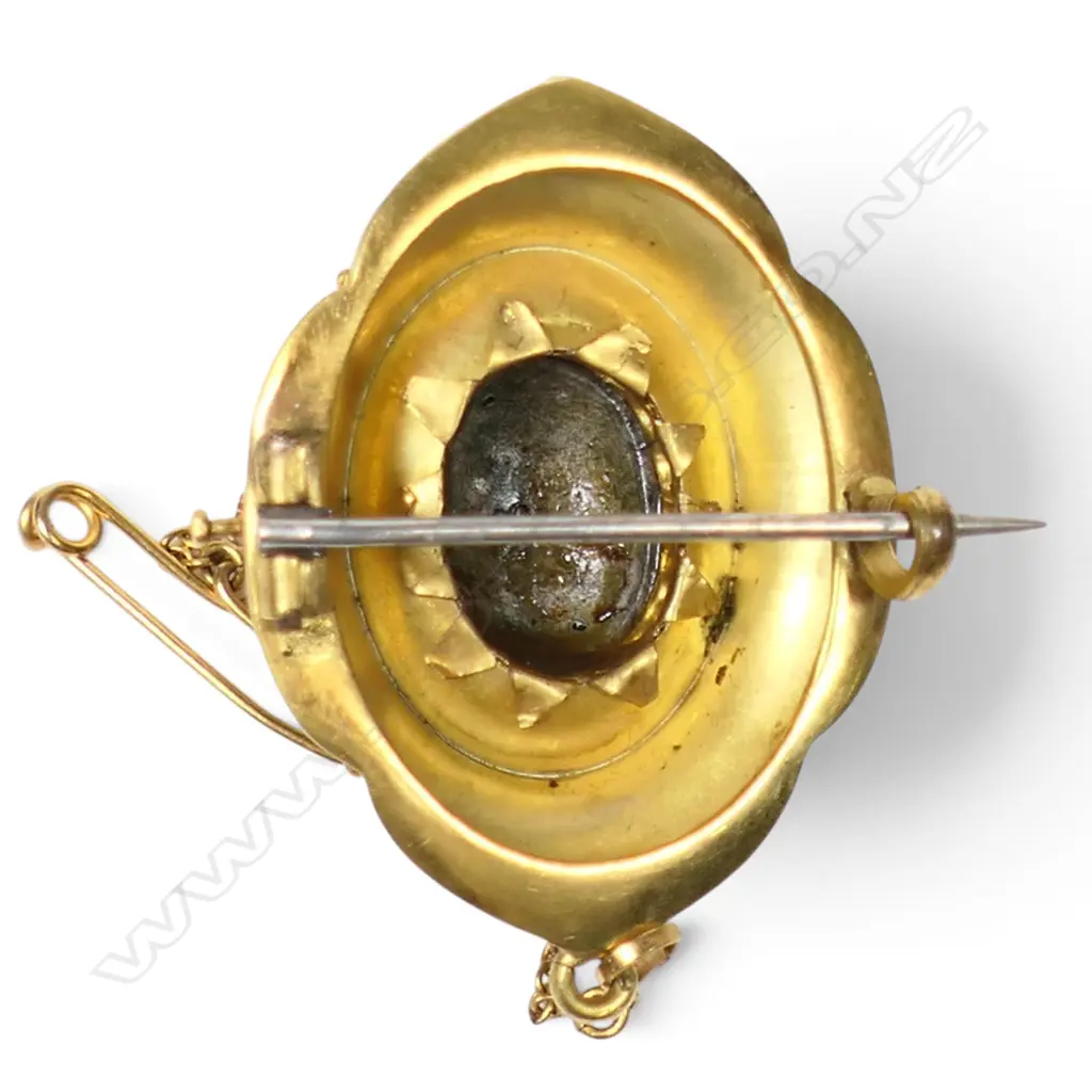 A Victorian 15ct gold turquoise and diamond brooch, Image 1++