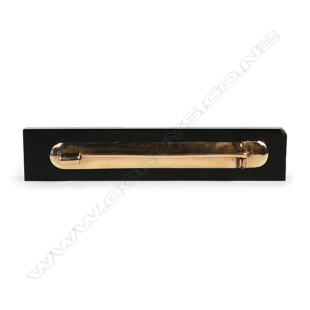 A Victorian onyx and 14ct gold brooch, Image 1++