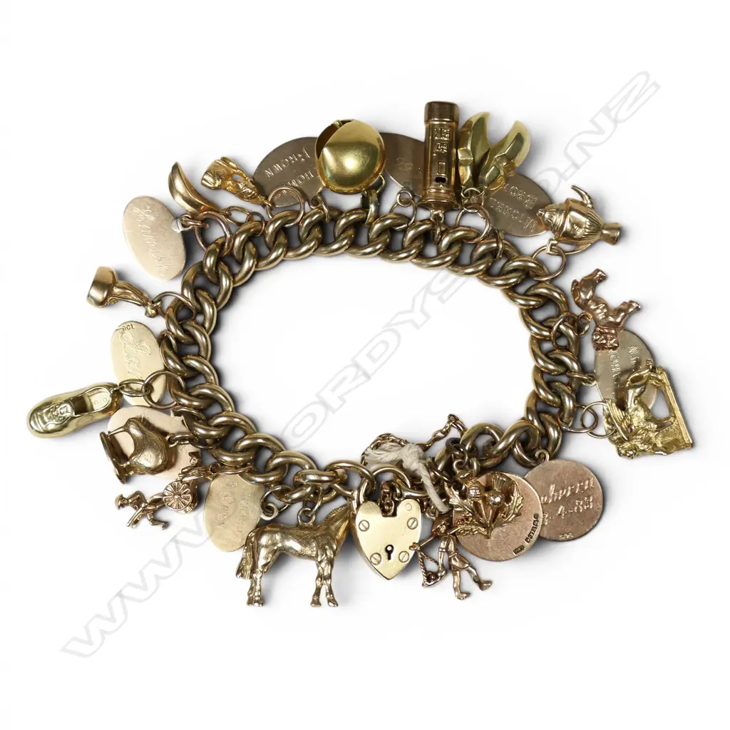 A vintage 9ct gold curb link charm bracelet, Image 1++