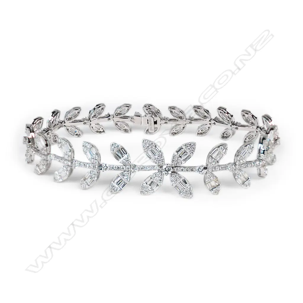 An 18ct white gold and diamond bracelet, Image 1++