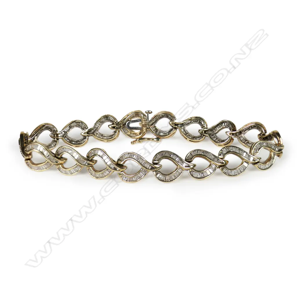 A 10ct yellow gold and multi baguette diamond set bracelet, Image 1++