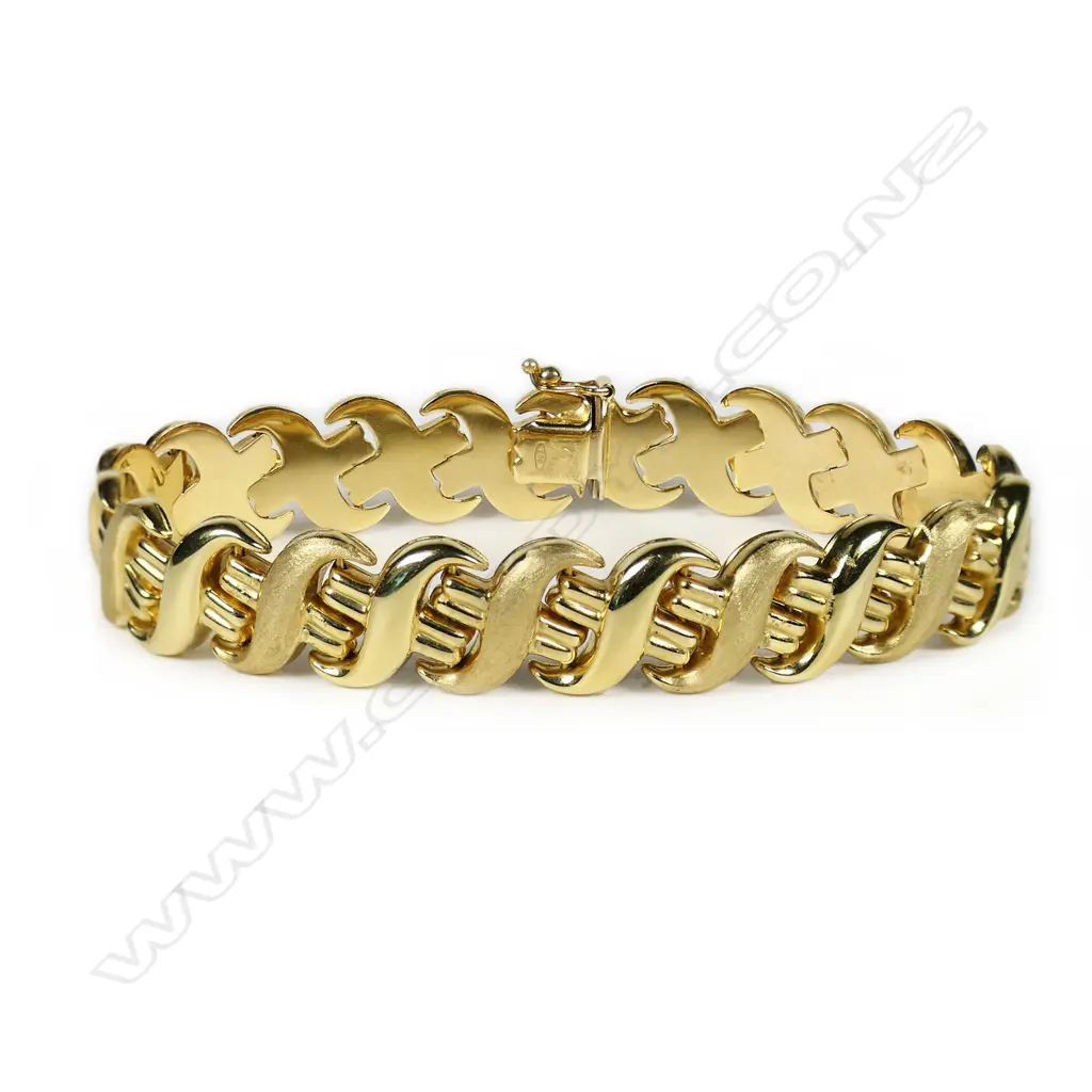 An H. Stern vintage 18ct yellow gold bracelet Image 1++