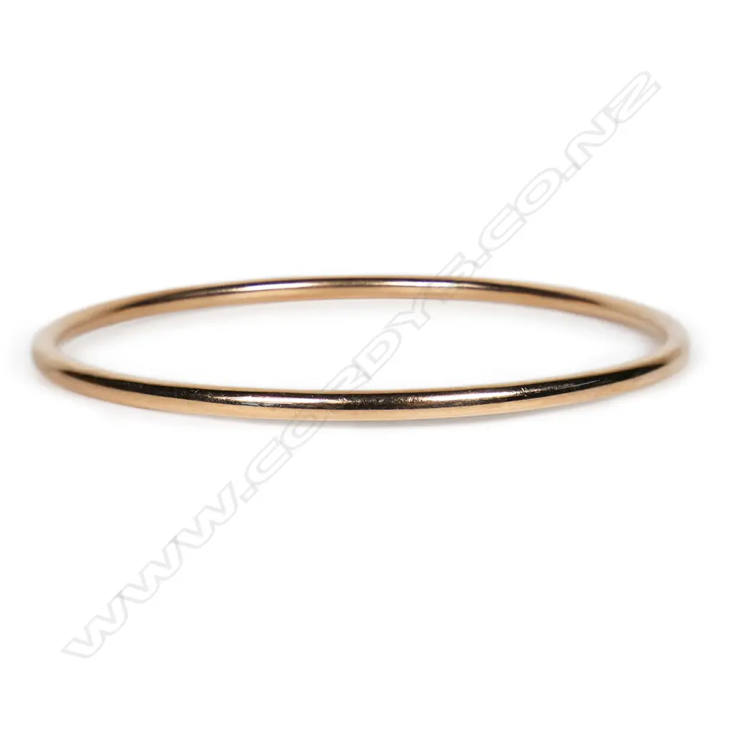 A solid 9ct rose gold bangle, Image 1++