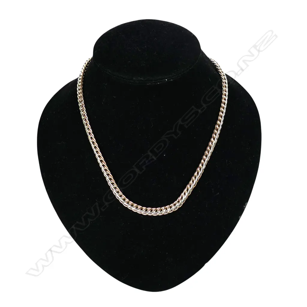 A 9ct white and rose gold necklace, Image 1++