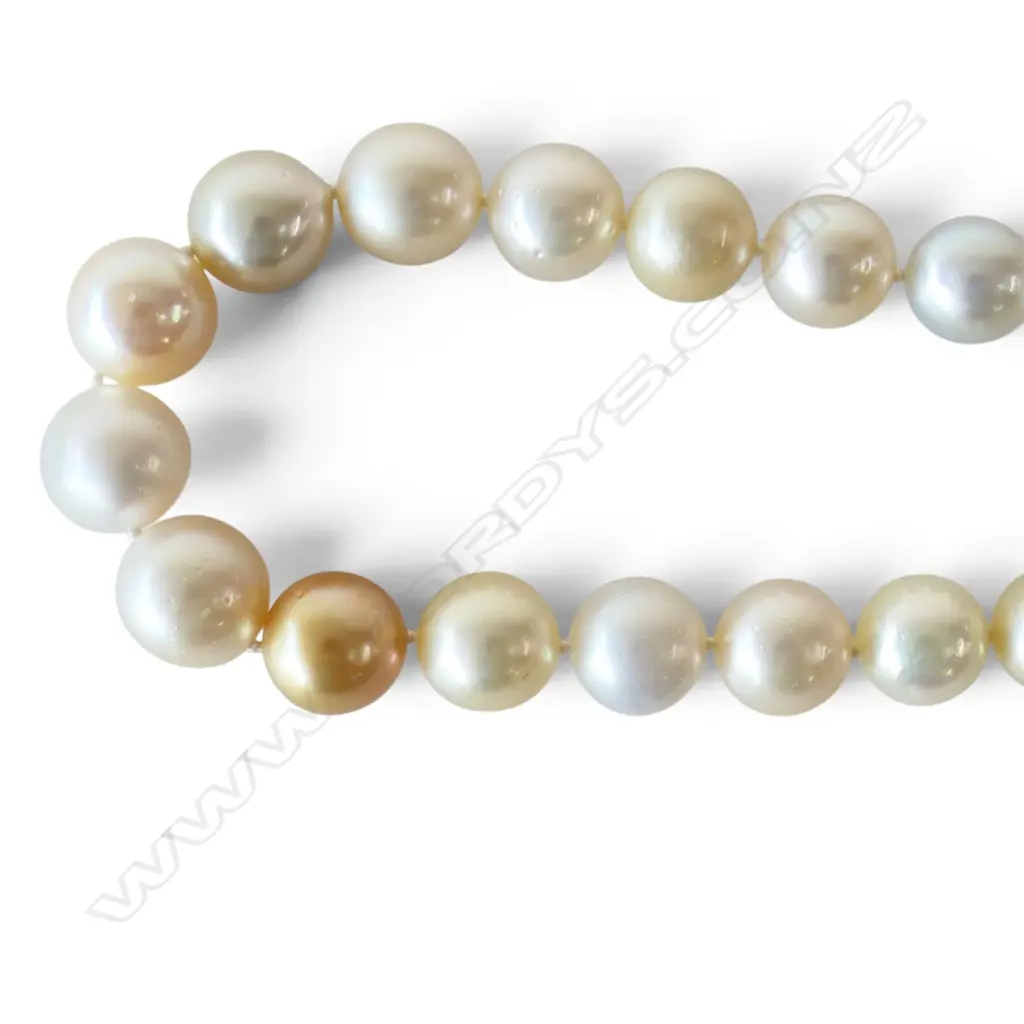 A graduating strand of variously coloured pearls, Image 1++