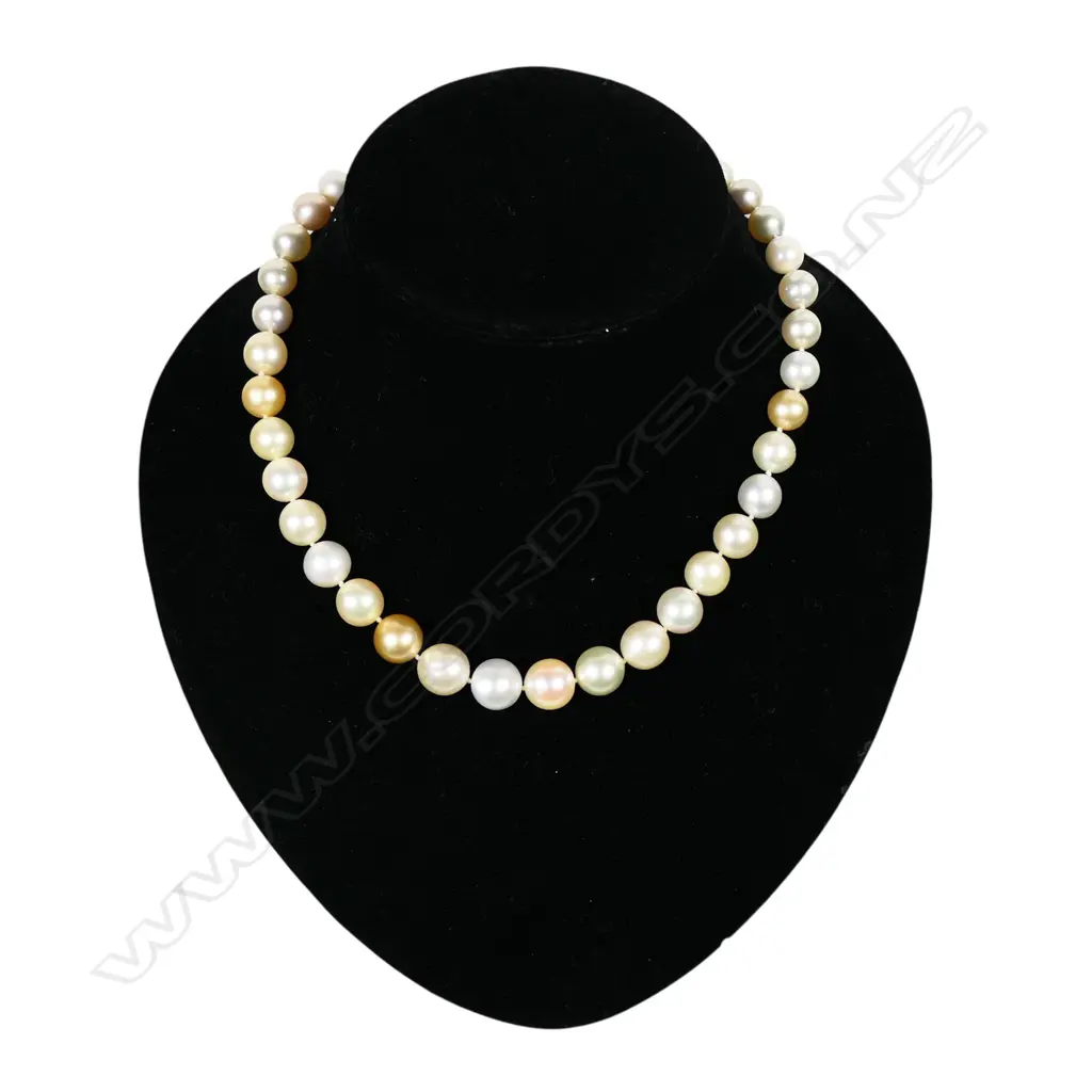A graduating strand of variously coloured pearls, Image 1++