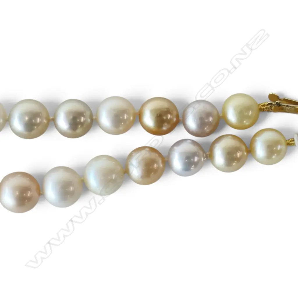A graduating strand of variously coloured pearls, Image 1++