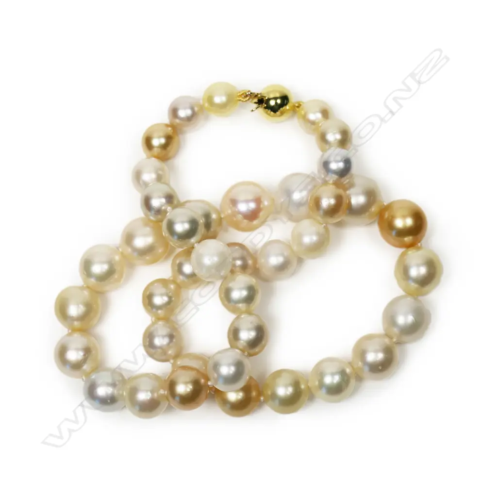 A graduating strand of variously coloured pearls, Image 1++