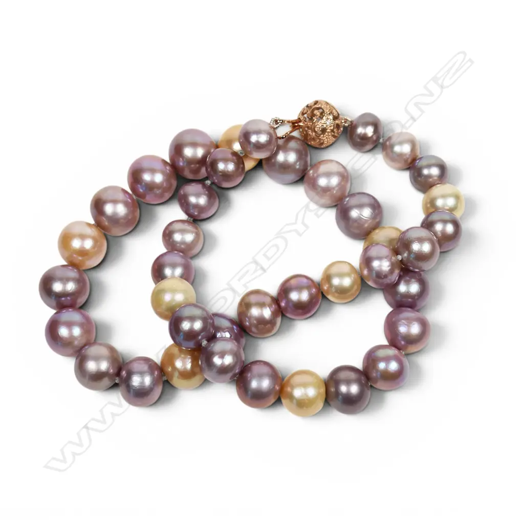 A pink and peach cultured pearl necklace, Image 1++