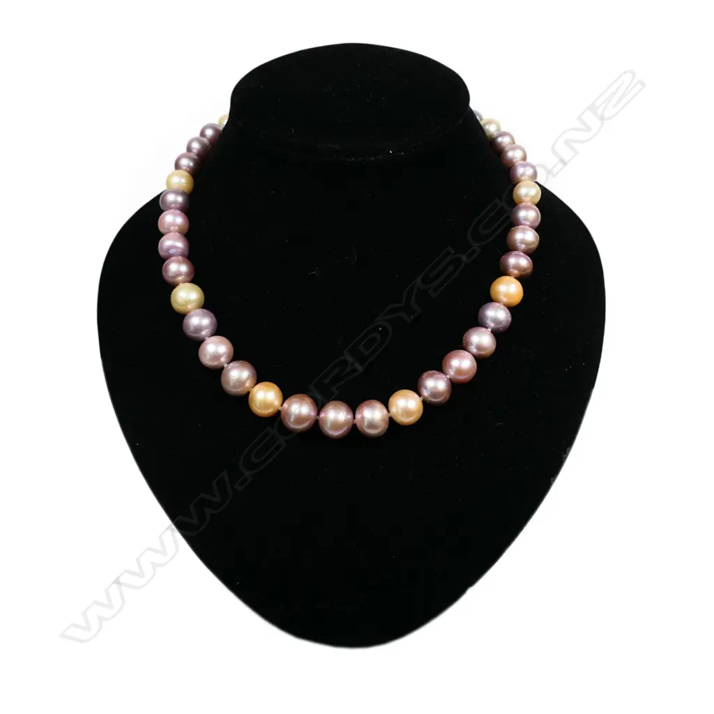 A pink and peach cultured pearl necklace, Image 1++
